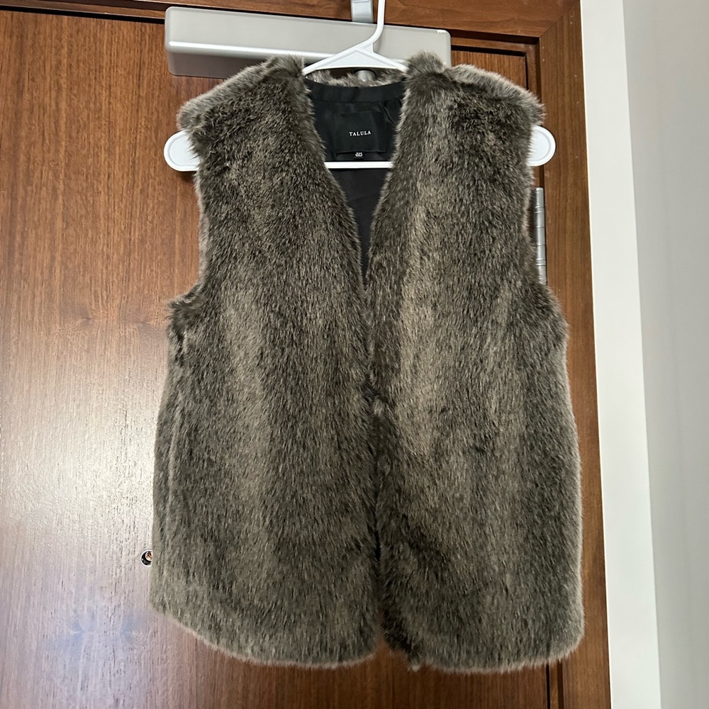Aritzia Talula Faux Fur Vest, xxs, new